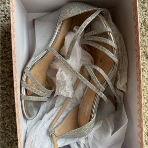 Badgley Mischka Jewel shoes / Silver wedges (size 6)